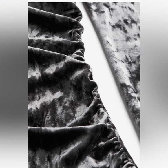 NWT H&M Short, fitted dress in soft jersey. 🌸 - Picture 2 of 6